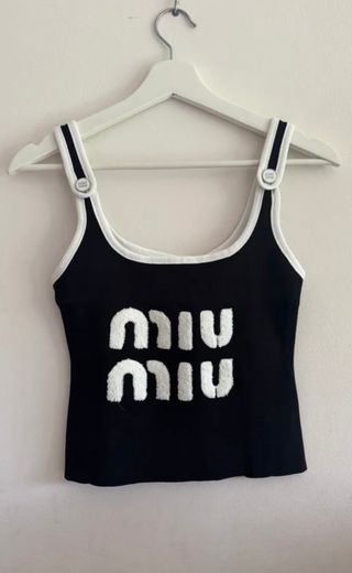 Top Miu Miu Negro con Logo Blanco