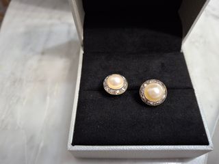 Pendientes bisutería perlas y aro con piedras