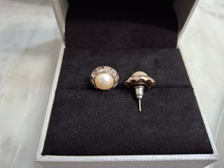 Pendientes bisutería perlas y aro con piedras