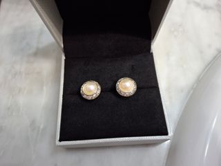 Pendientes bisutería perlas y aro con piedras