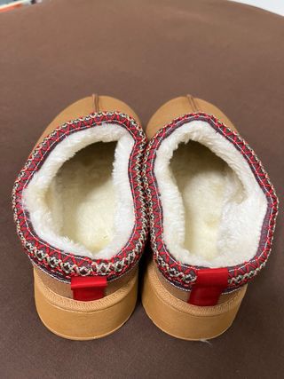 Zuecos forrados pelo tipo UGG