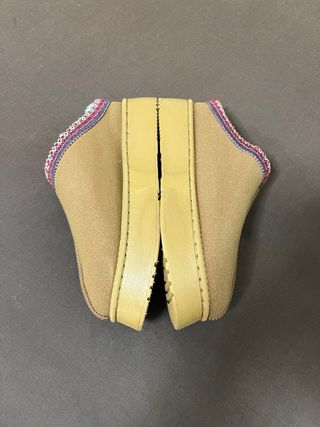 Zuecos forrados pelo tipo UGG