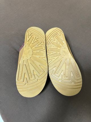 Zuecos forrados pelo tipo UGG