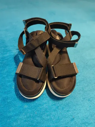 Zuecos Chika10 Negros y Blancos
