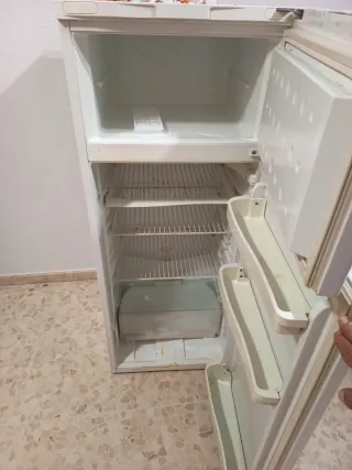 Nevera Indesit blanca