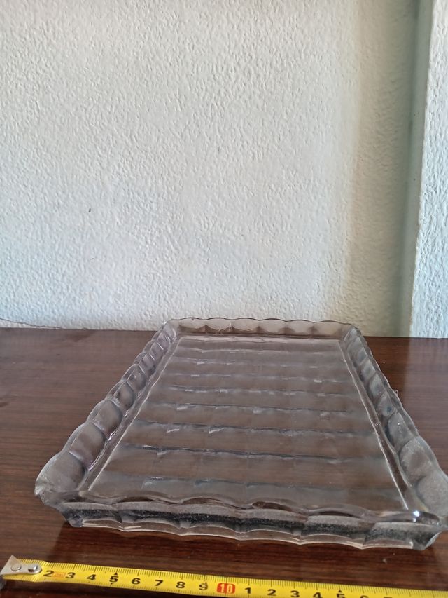 Fuente baja de cristal rectangular