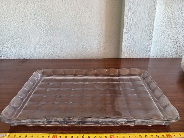 Fuente baja de cristal rectangular