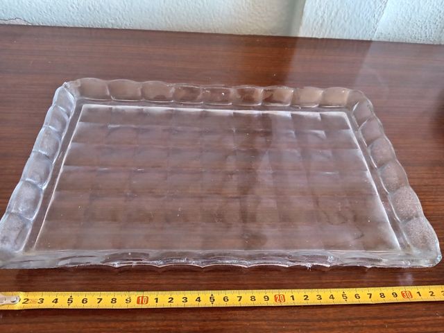 Fuente baja de cristal rectangular