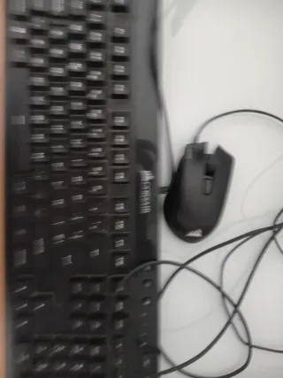 Teclado y Ratón Corsair con Cable Negro