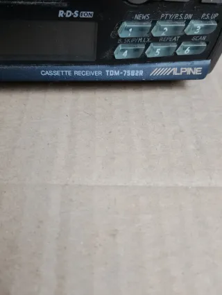 Radio de coche vintage Alpine TDM-7582R