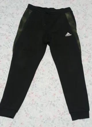 Pantalón Adidas camuflaje verde oscuro
