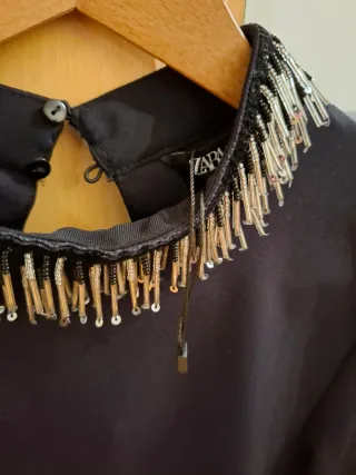 Vestido negro Zara con abalorios
