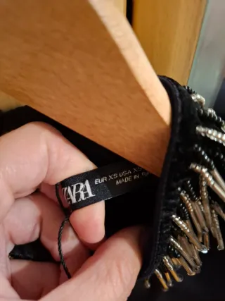 Vestido negro Zara con abalorios