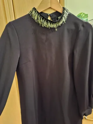 Vestido negro Zara con abalorios