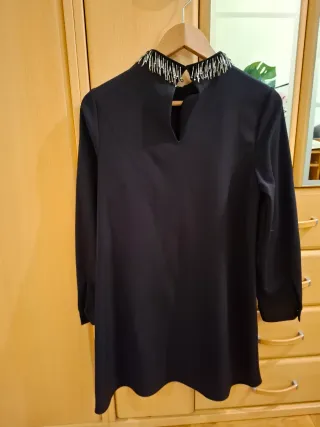 Vestido negro Zara con abalorios