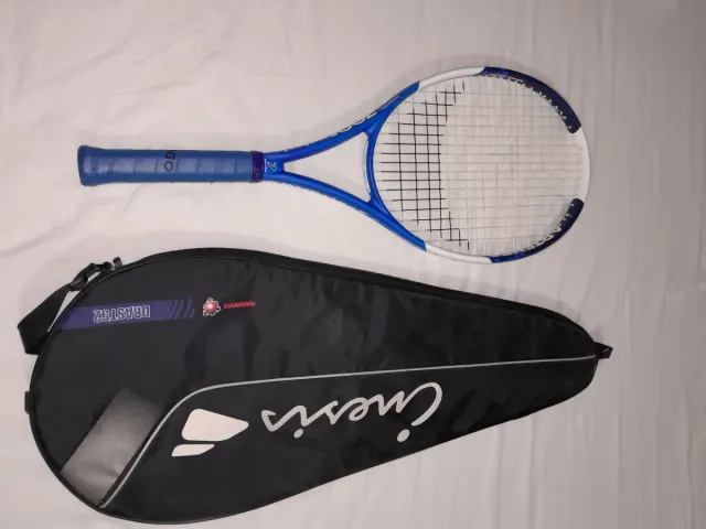 Raqueta de feontenis azul y blanca