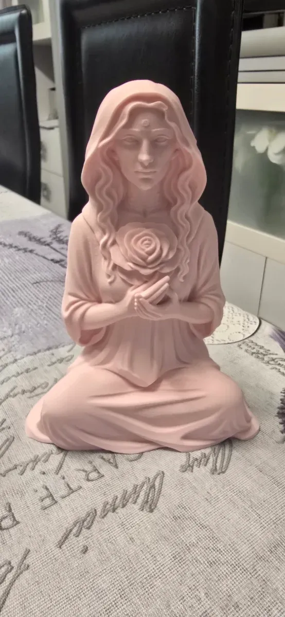 Figura di Dea Ancestrale Rosa Meditazione