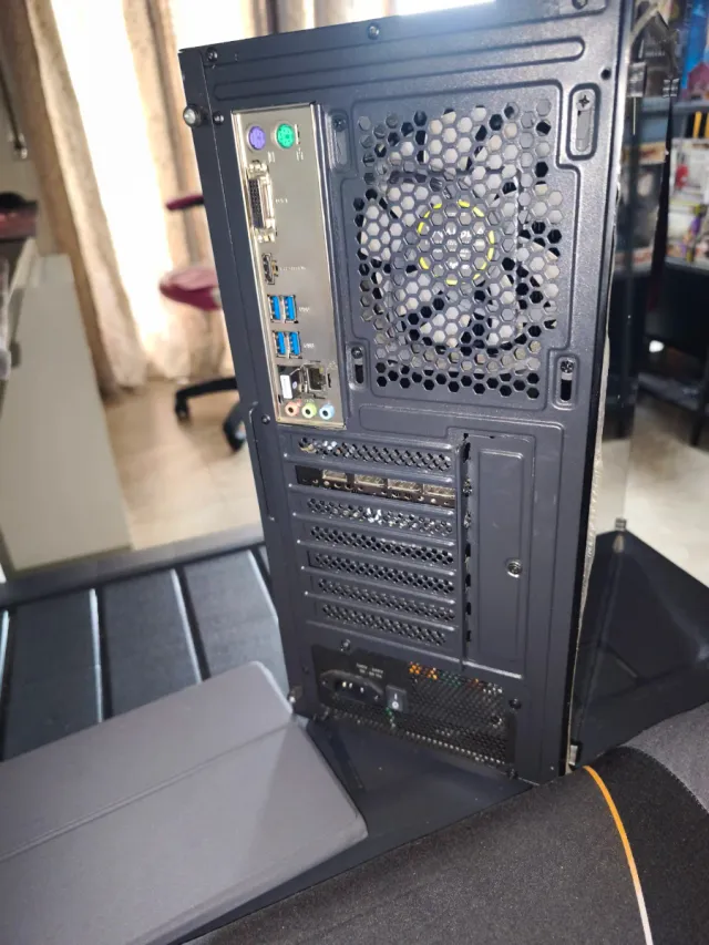 PC Gaming con luces RGB