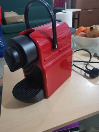 Cafetera Nespresso Krups Roja