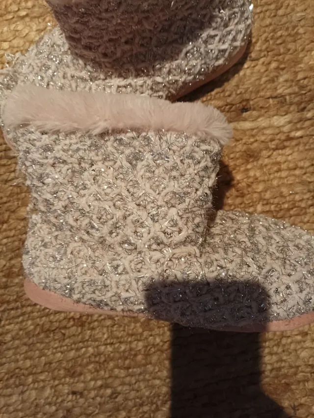 Zapatillas de casa rosas y plateadas