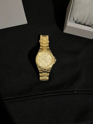 Reloj Guess Dorado