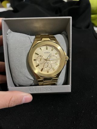 Reloj Guess Dorado