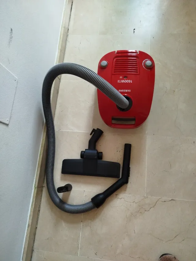 Aspiradora Samsung Roja 1600W