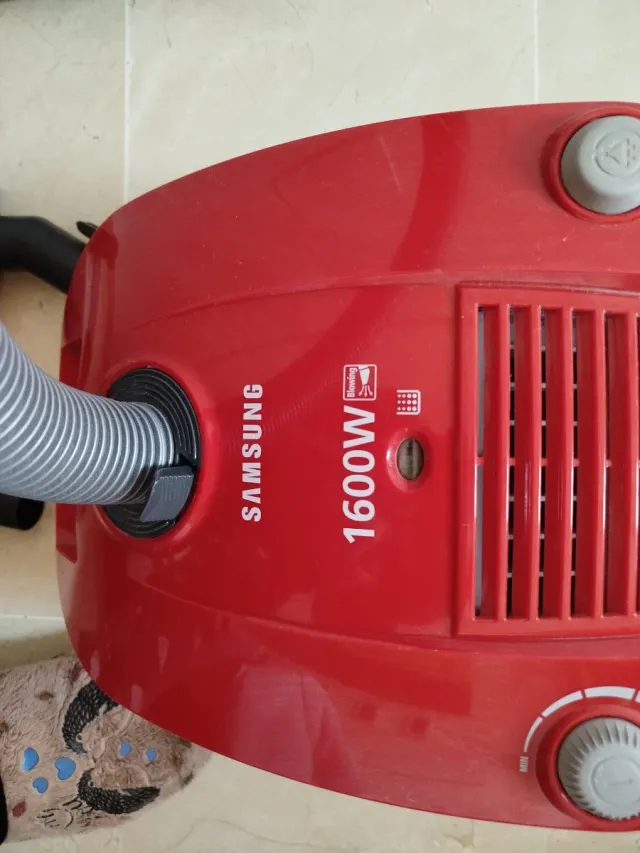 Aspiradora Samsung Roja 1600W