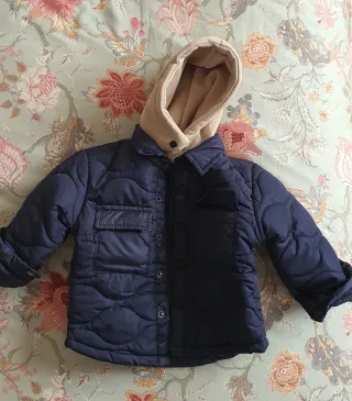 Casaco de bebé azul com capuz