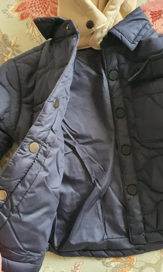 Casaco de bebé azul com capuz