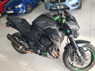 Kawasaki Z800E  A2.  Escape Akrapovic. 27.000 KM .