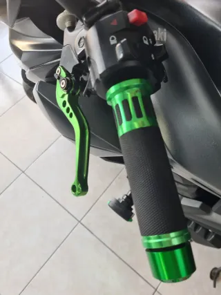 Kawasaki Z800E  A2.  Escape Akrapovic. 27.000 KM .