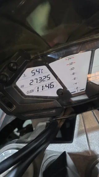 Kawasaki Z800E  A2.  Escape Akrapovic. 27.000 KM .