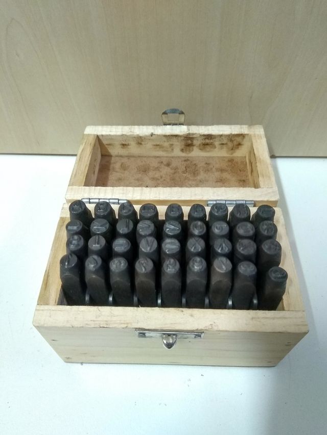 Troqueles Letras y Números 36pzs Caja Madera