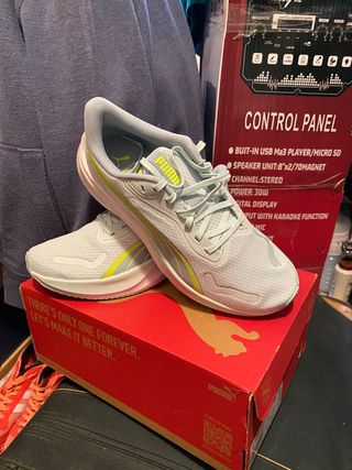 Zapatillas Puma Gris y Amarillo Talla 37 Nuevas