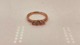 Anillo oro rosa con circonitas