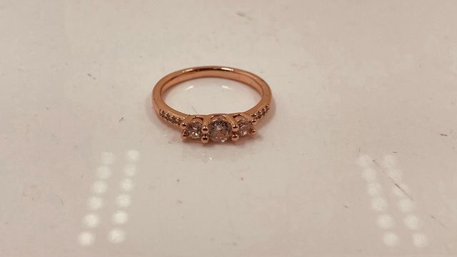 Anillo oro rosa con circonitas