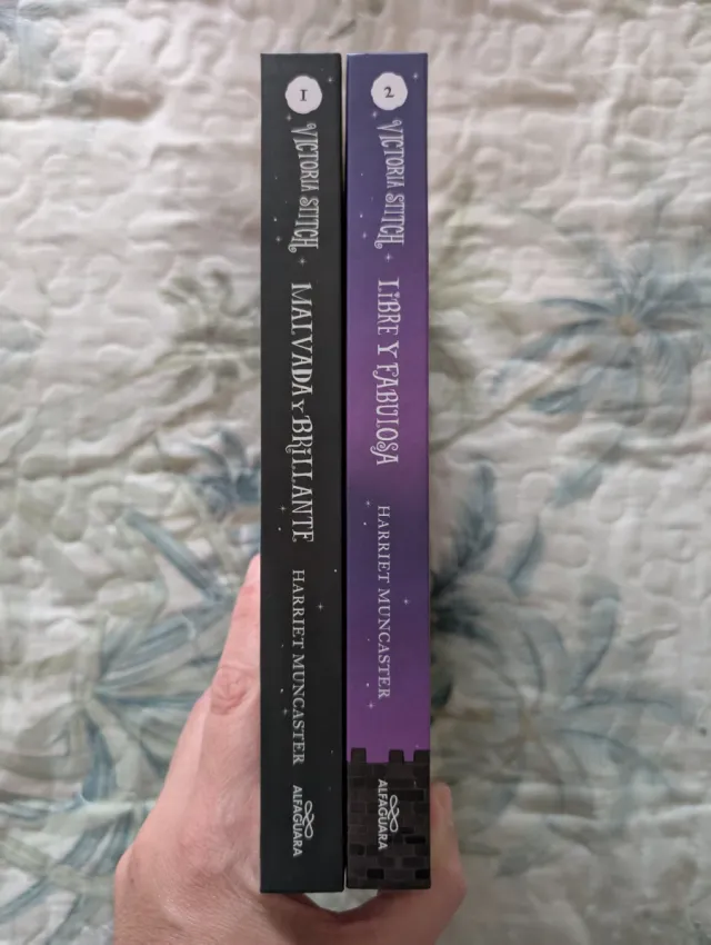 2primeros Libros Victoria Stitch.Harriet Muncaster