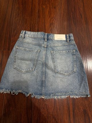 Falda vaquera desgastada