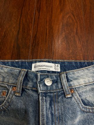 Falda vaquera desgastada