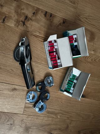 Etiquetadora Dymo Mecánica con 35 cintas