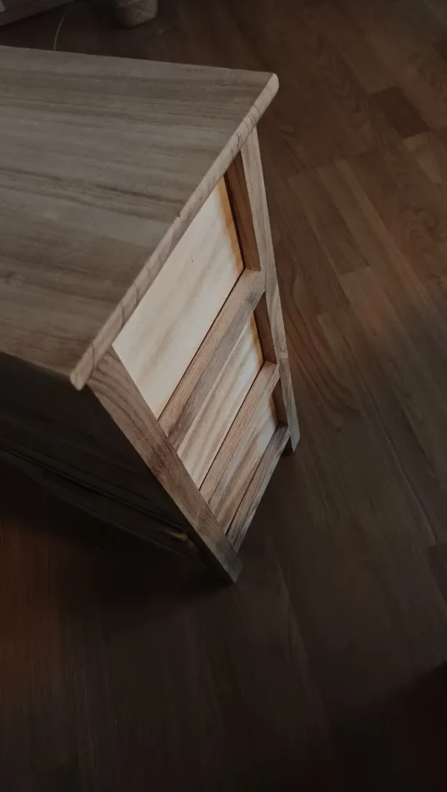 Mesilla de madera o masita