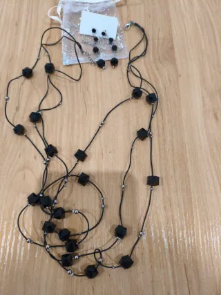 Conjunto Pendientes y Colgante Negro