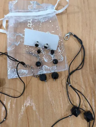 Conjunto Pendientes y Colgante Negro