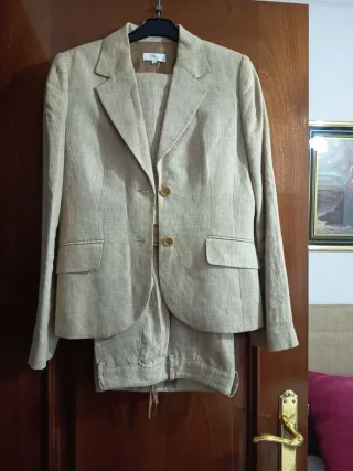 Traje de lino beige