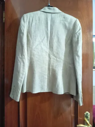 Traje de lino beige
