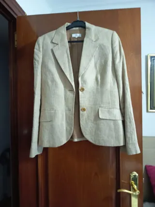 Traje de lino beige