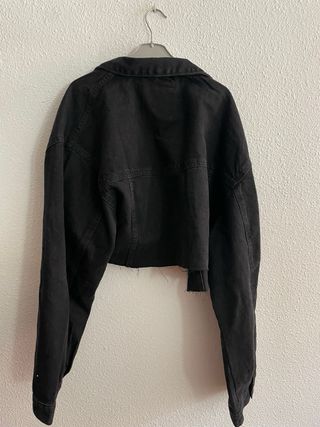 Chaqueta vaquera negra corta