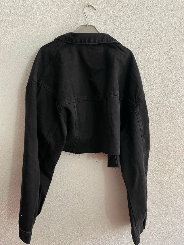 Chaqueta vaquera negra corta