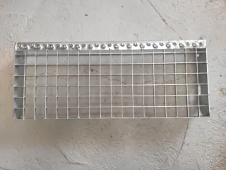 Peldaño de acero 60x30